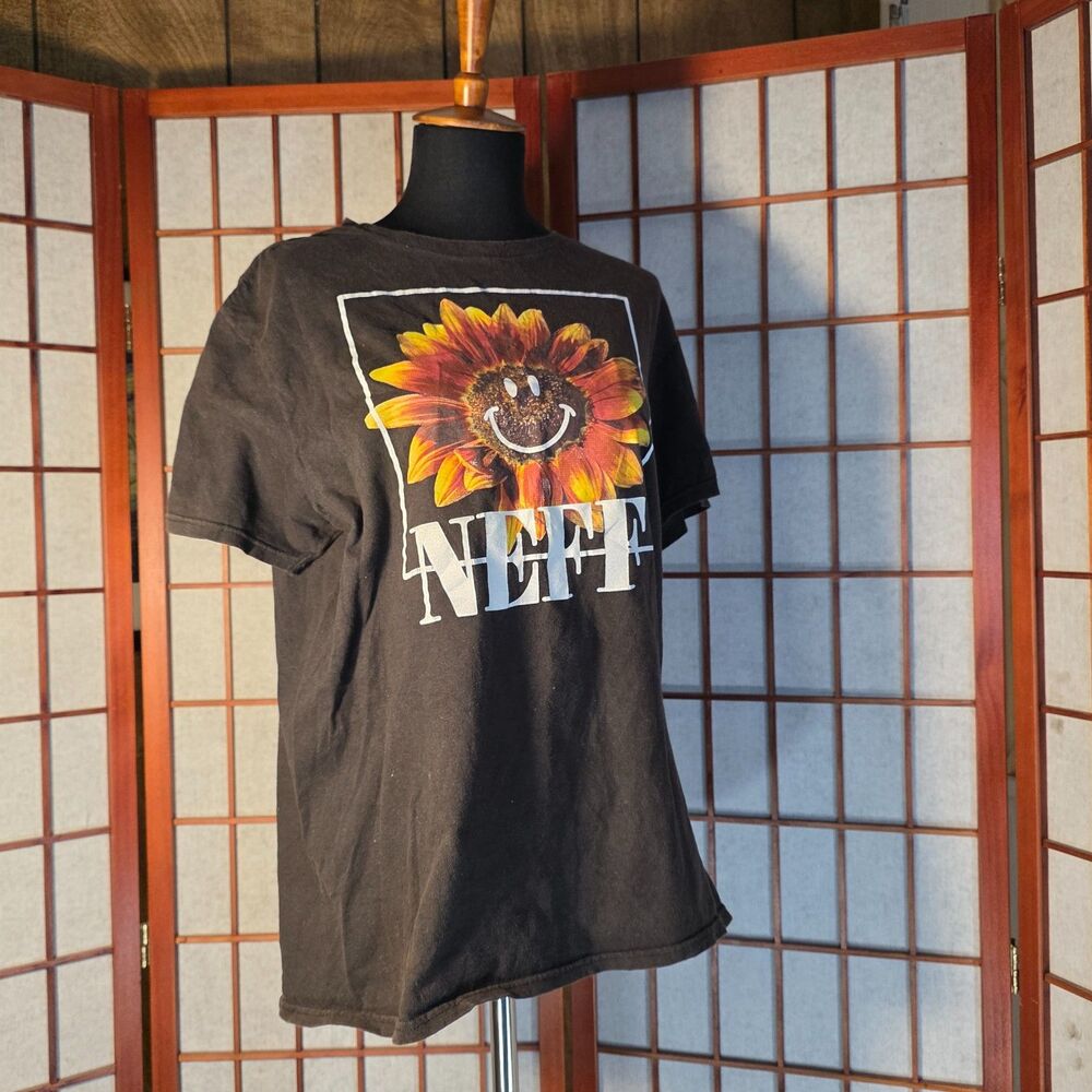 Neff Smiling Sunflower T Shirt Size M